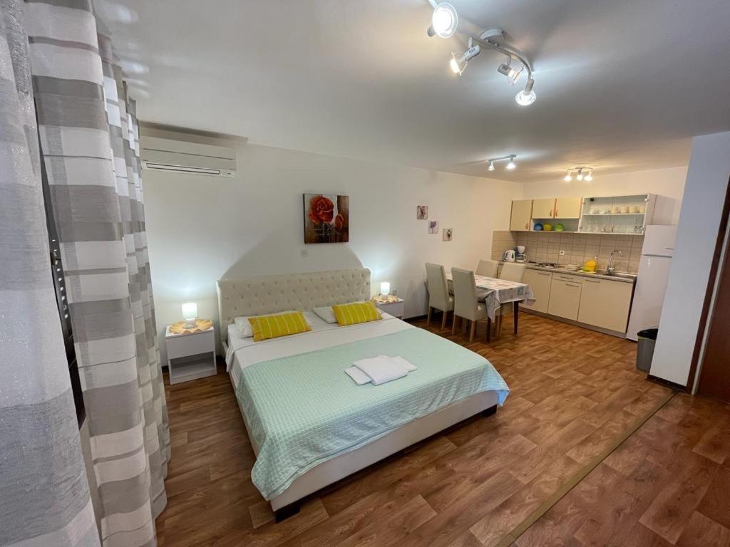 Apartmani Mavrinac Nerezine Rom bilde