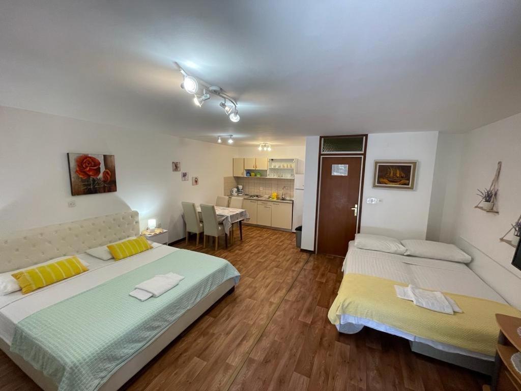 Apartmani Mavrinac Nerezine Rom bilde